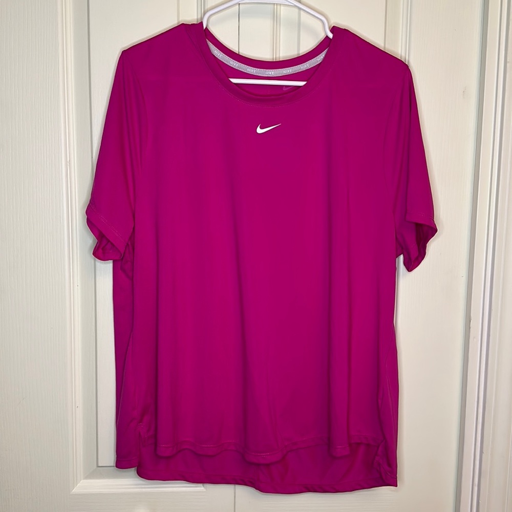 NWOT Nike Women’s Dri Fit Tee Pink Plus Size 1X